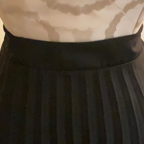 NEW LOOK black pleated midi skirt size 2 petite - Picture 5 of 7